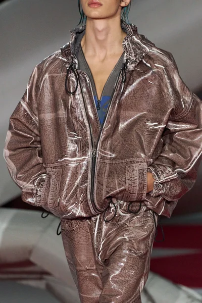 Look 50